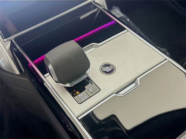 2025 Land Rover Range Rover SE photo 14