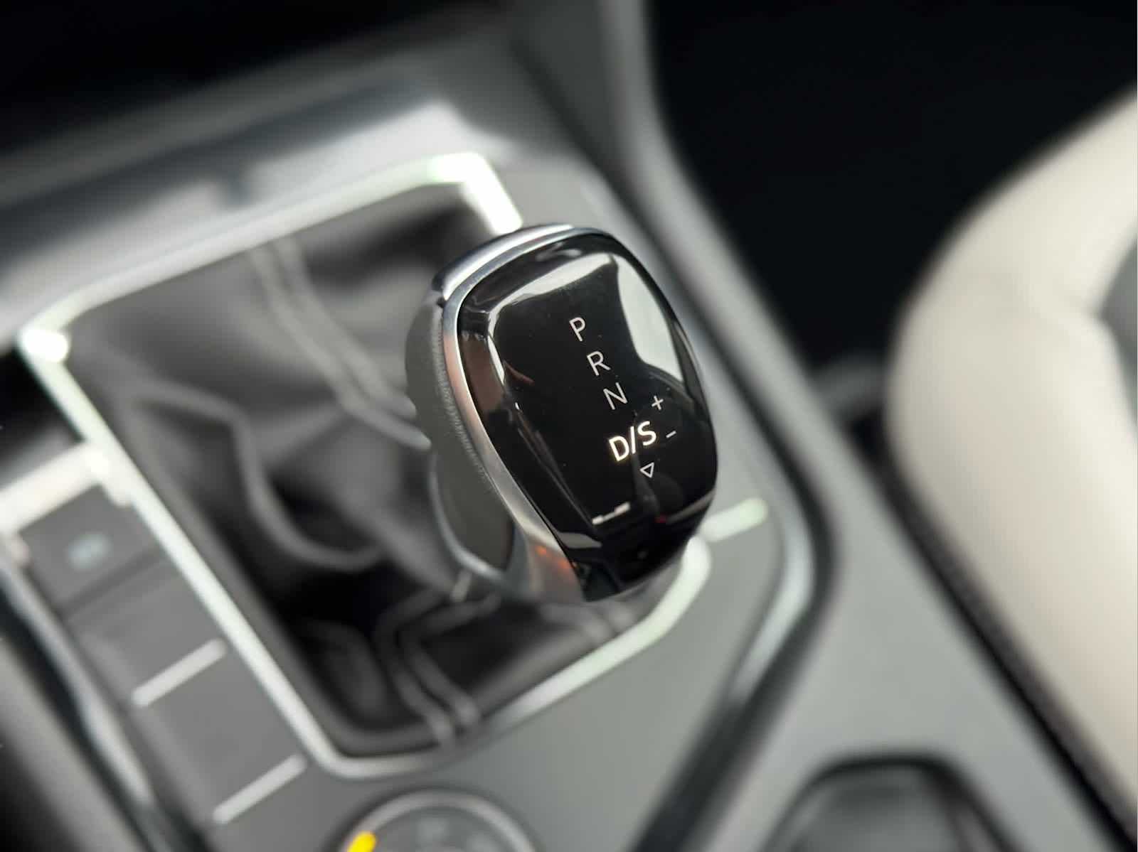 2025 Volkswagen Taos SE photo 19