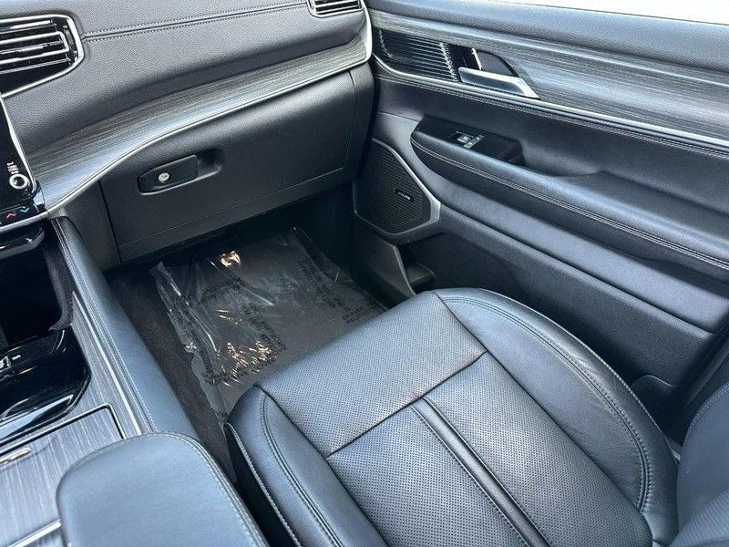 2023 Jeep Wagoneer L Series II photo 14