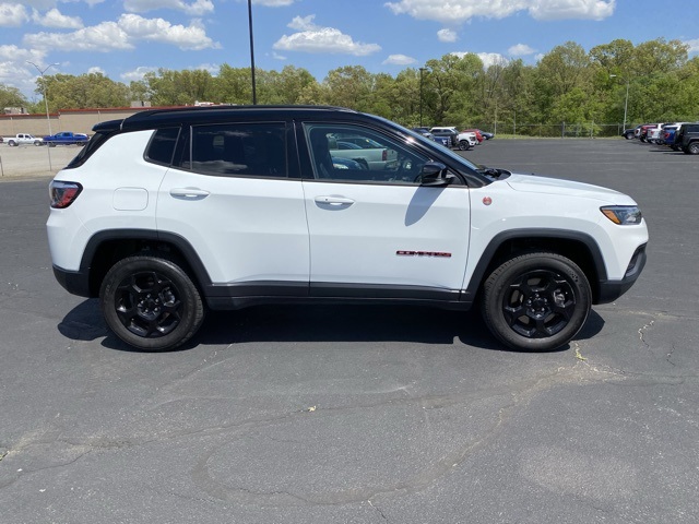 2024 Jeep Compass Trailhawk photo 2