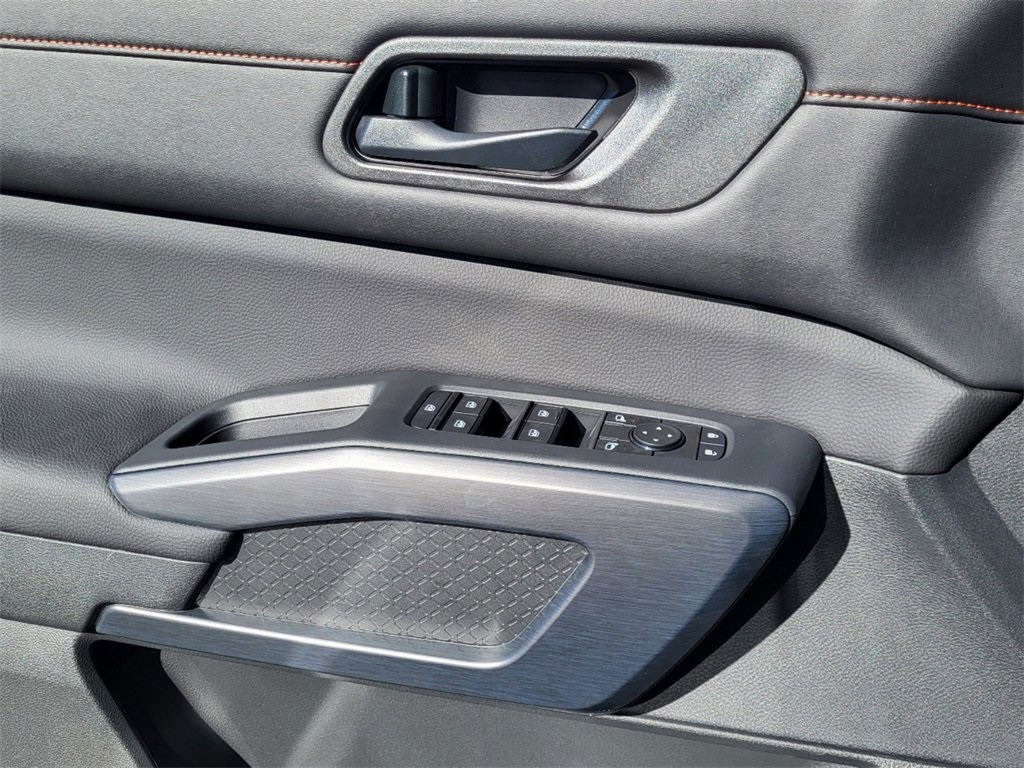 2025 Nissan Pathfinder Rock Creek photo 12