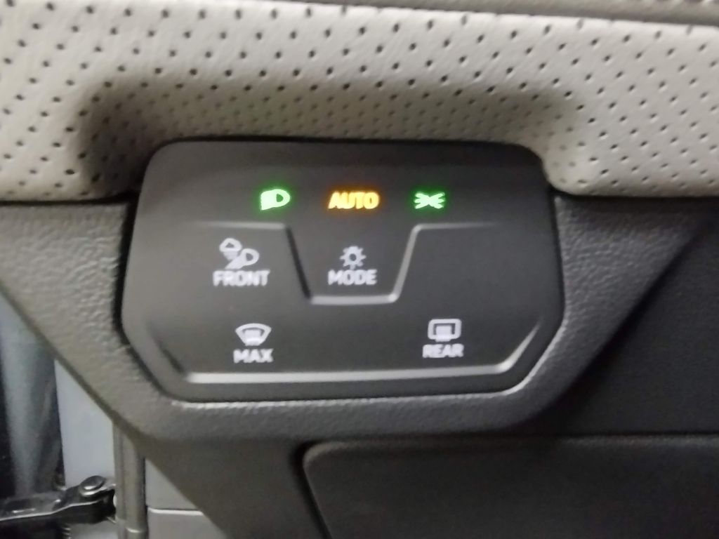 2025 Volkswagen Atlas Peak Edition SE photo 24