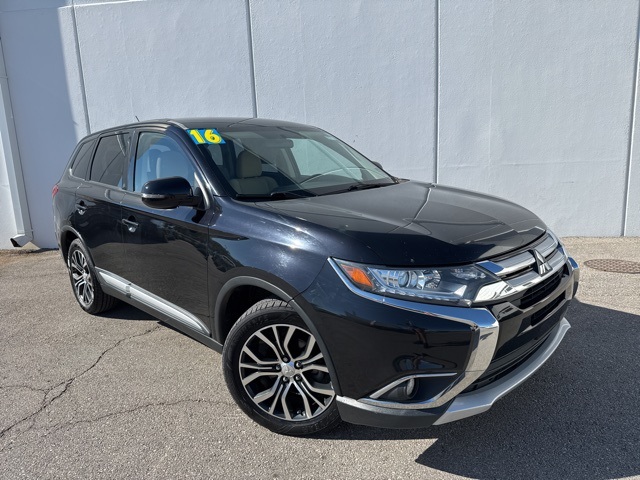 Used 2016 Mitsubishi Outlander SE with VIN JA4AD3A36GZ003293 for sale in Kansas City