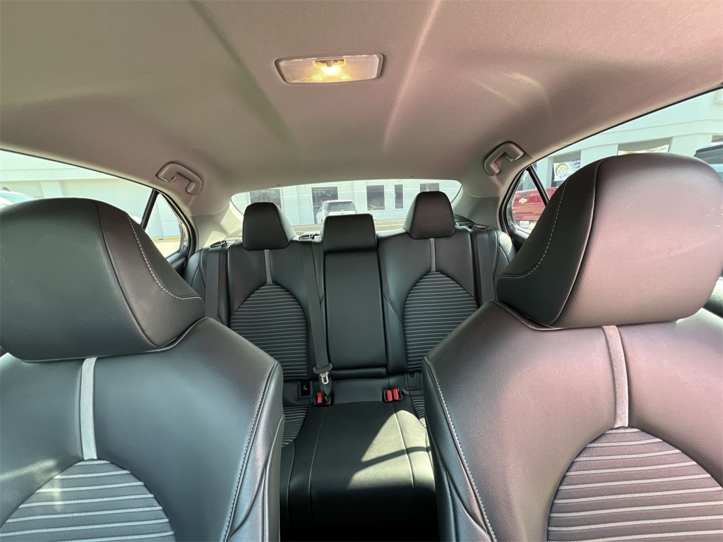 2022 Toyota Camry SE photo 13