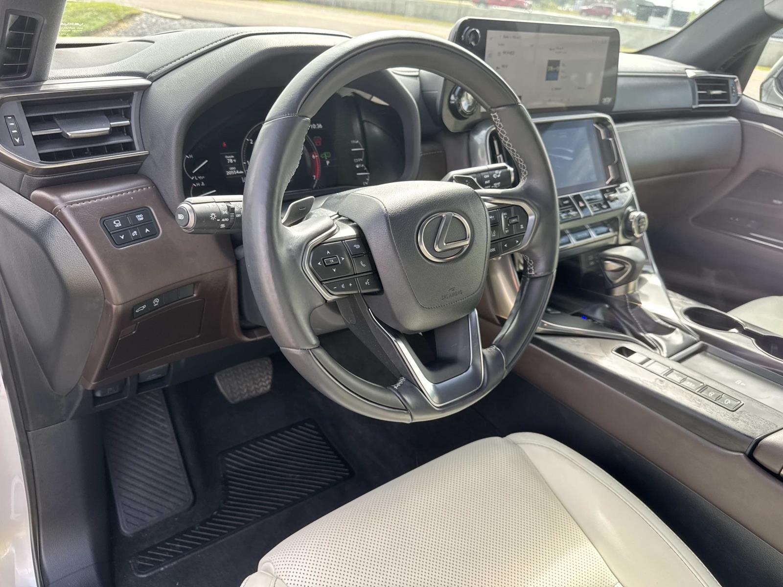 2023 Lexus LX 600 Luxury photo 16