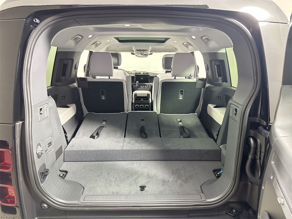 2025 Land Rover Defender 130 X-Dynamic SE photo 22