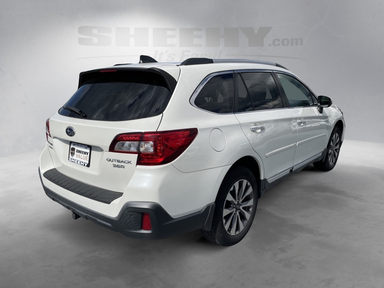 2019 Subaru Outback 3.6R Touring photo 3