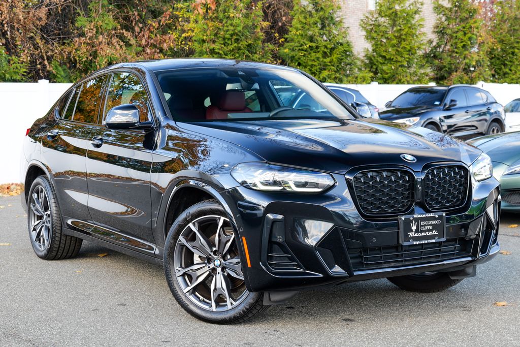 2025 BMW X4 30i's photo