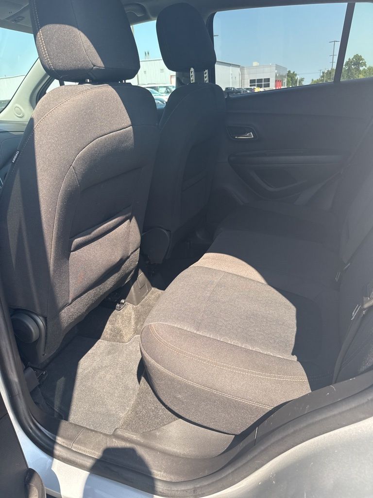 2022 Chevrolet Trax LS photo 3