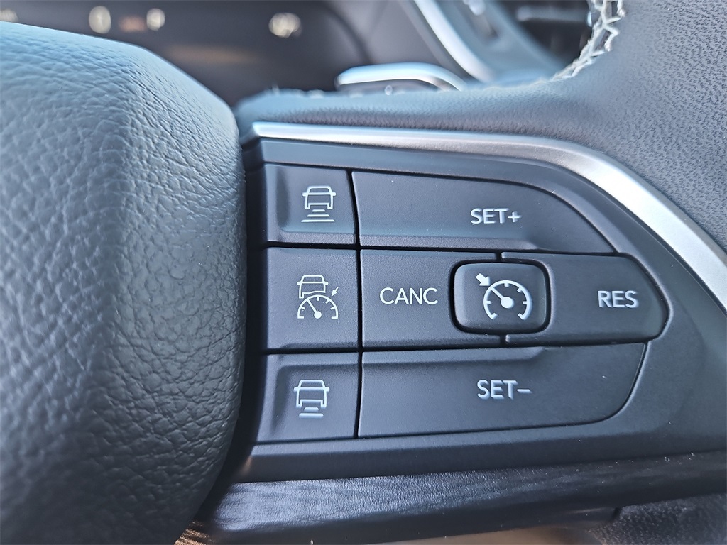 2025 Jeep Grand Cherokee Altitude photo 16
