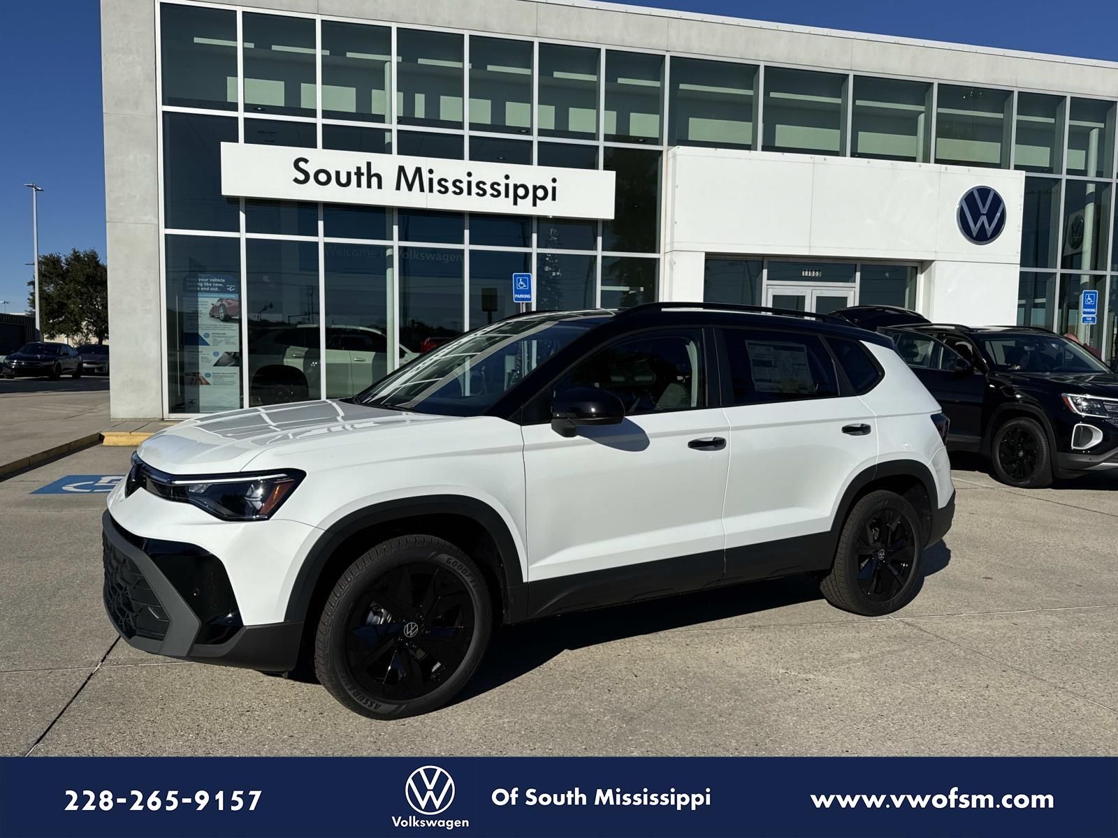 2026 Volkswagen Taos SE Black's photo