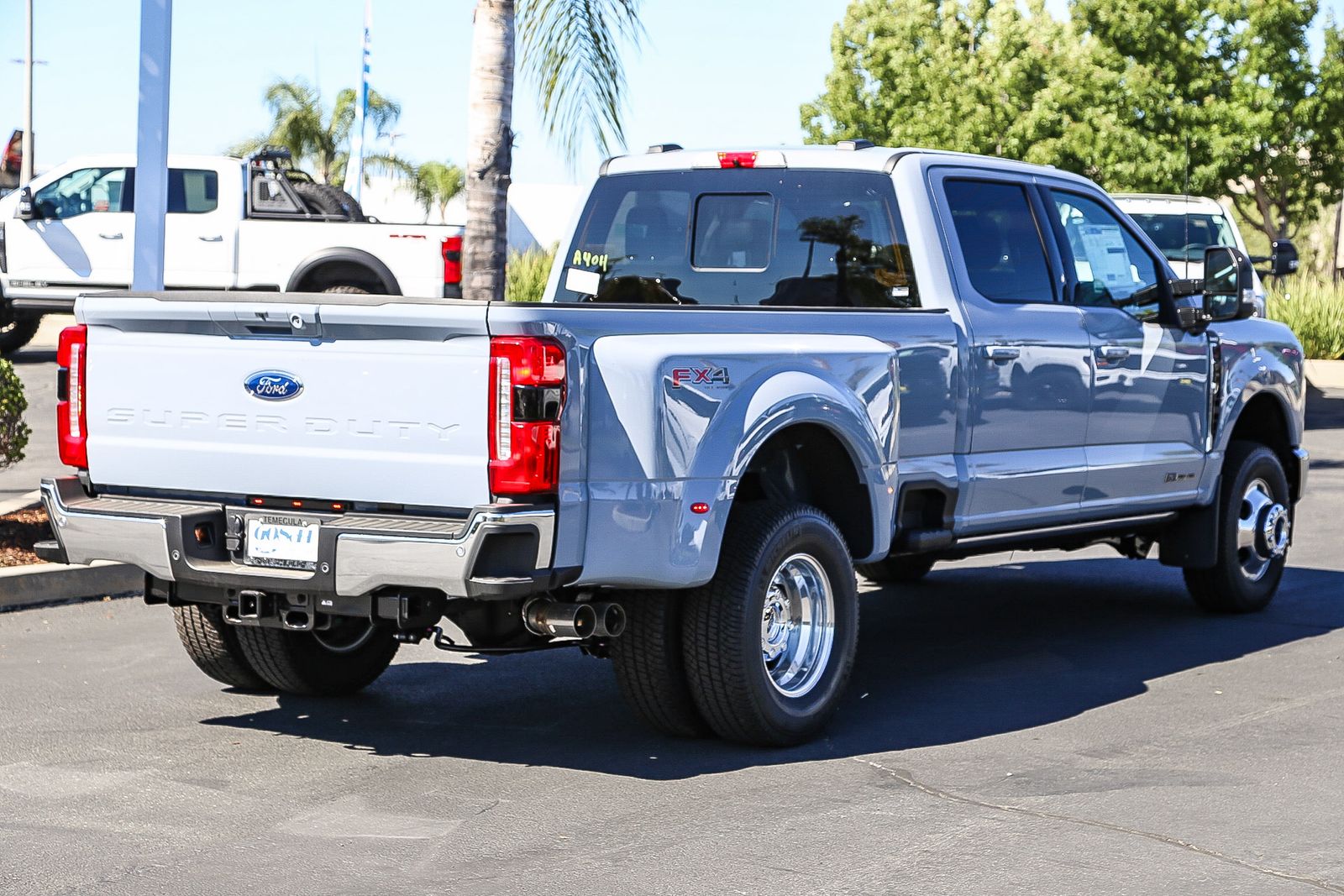 2025 Ford F-350 Lariat photo 2