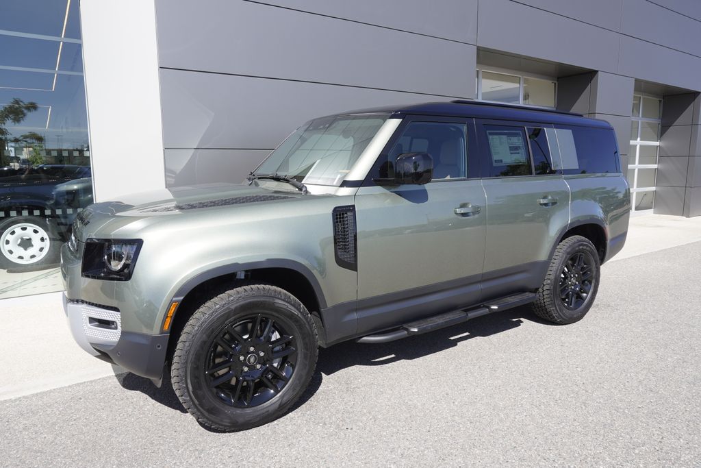 2025 Land Rover Defender 130 S photo 3