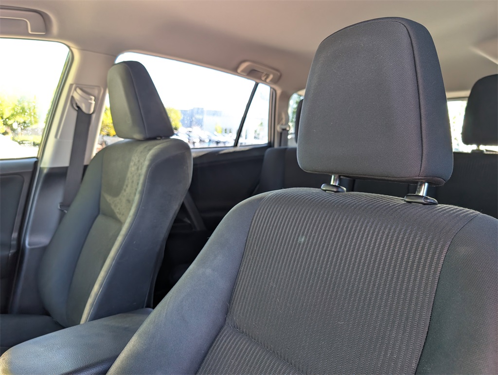 2017 Toyota RAV4 LE photo 10