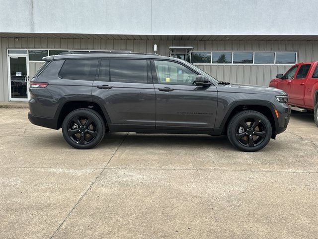2025 Jeep Grand Cherokee Limited photo 2