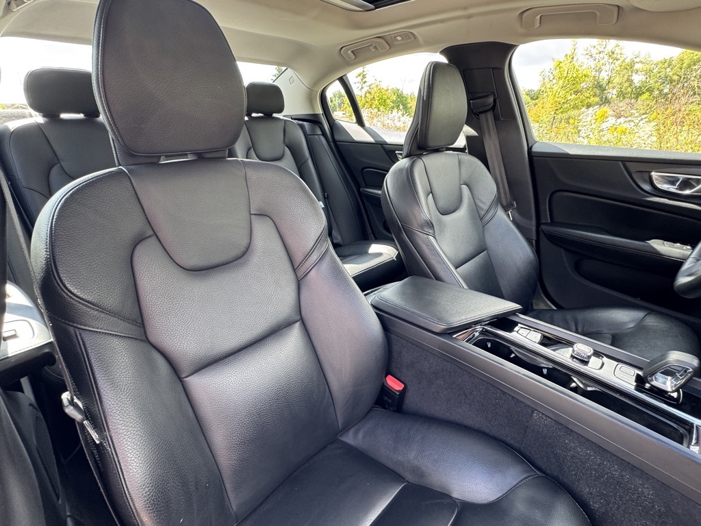 2024 Volvo S60 B5 Plus photo 23
