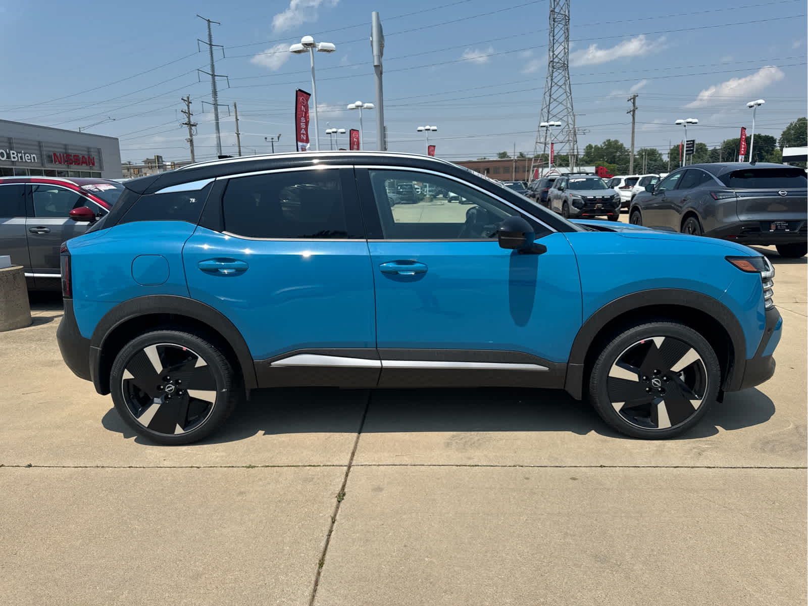 2025 Nissan Kicks SR photo 4