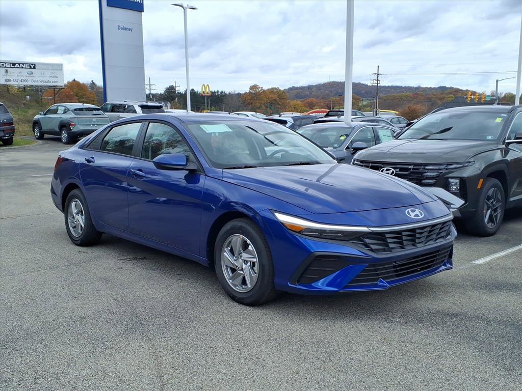 2025 Hyundai Elantra SE's photo