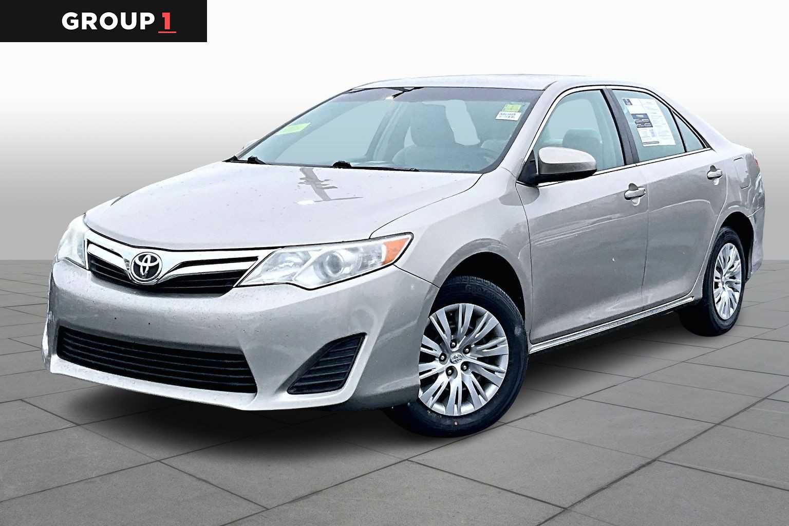 2013 Toyota Camry LE's photo