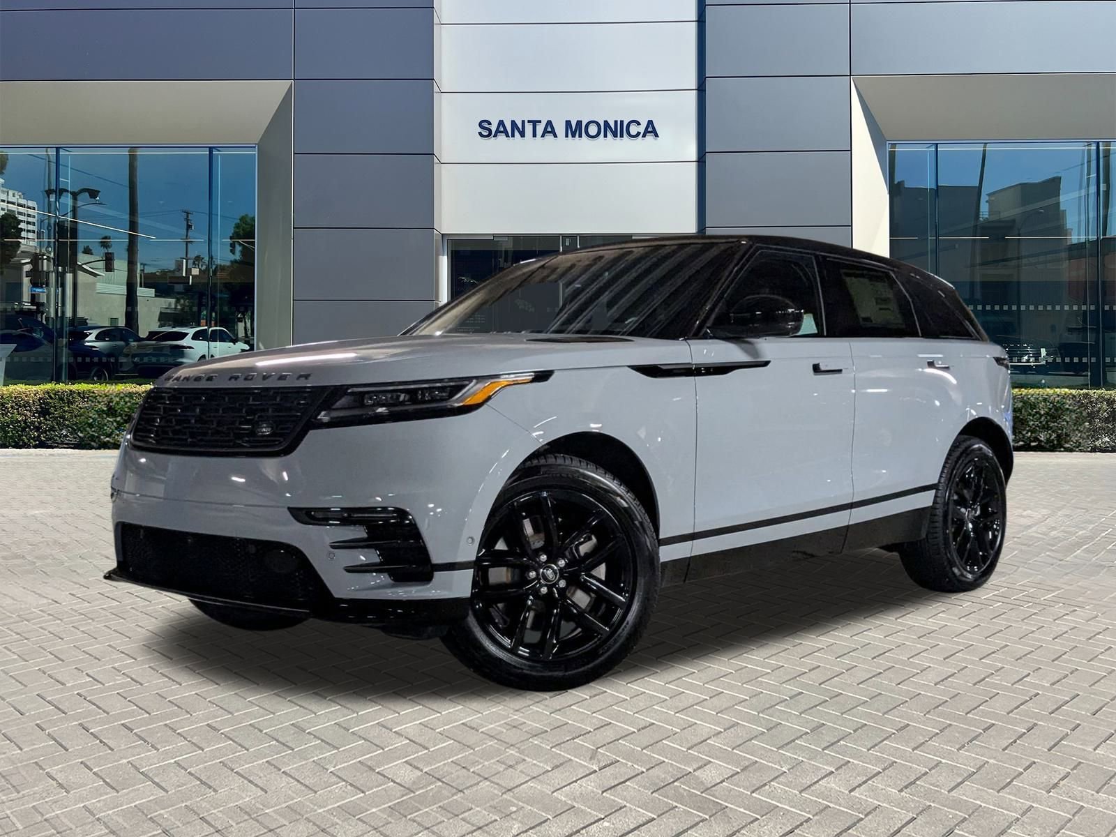 2026 Land Rover Range Rover Velar Dynamic SE's photo