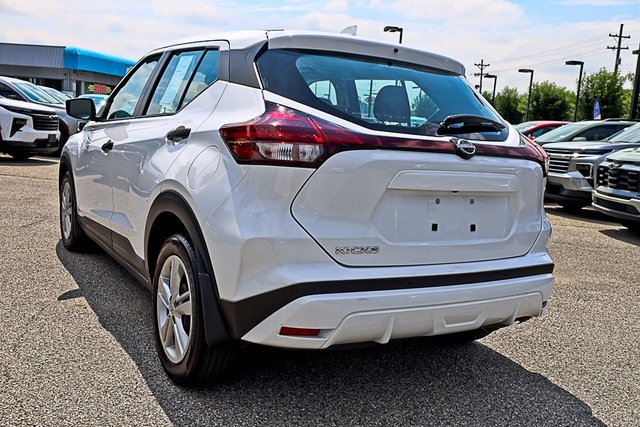 2024 Nissan Kicks S photo 2