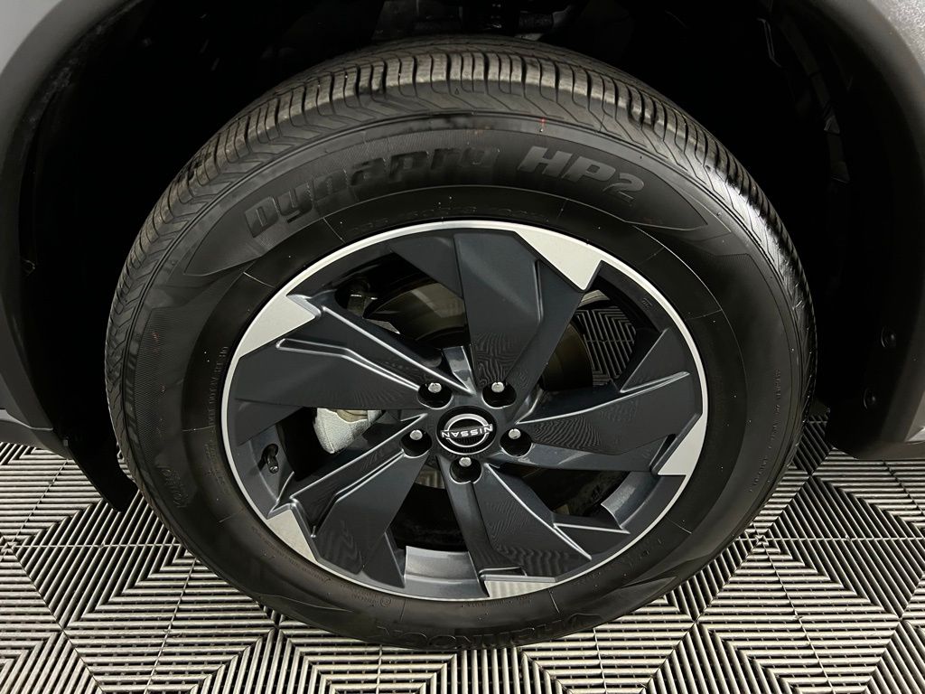2024 Nissan Rogue SV photo 8