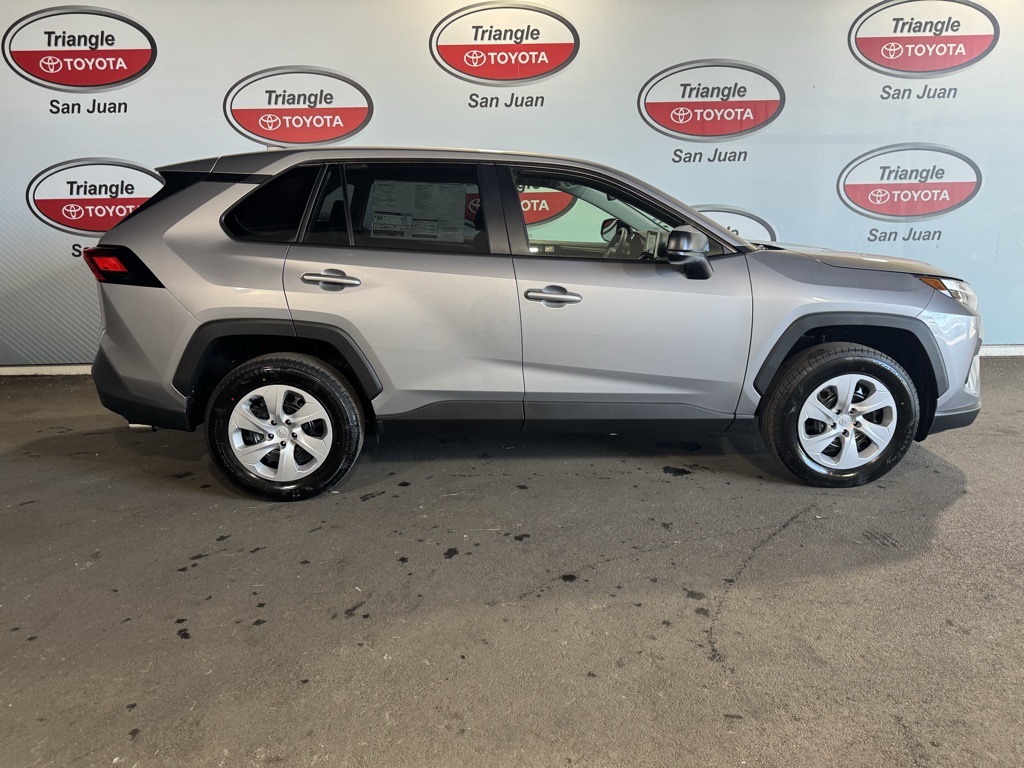 2025 Toyota RAV4 LE photo 4