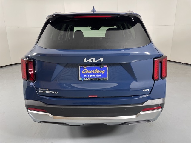 2025 Kia Sorento S photo 4