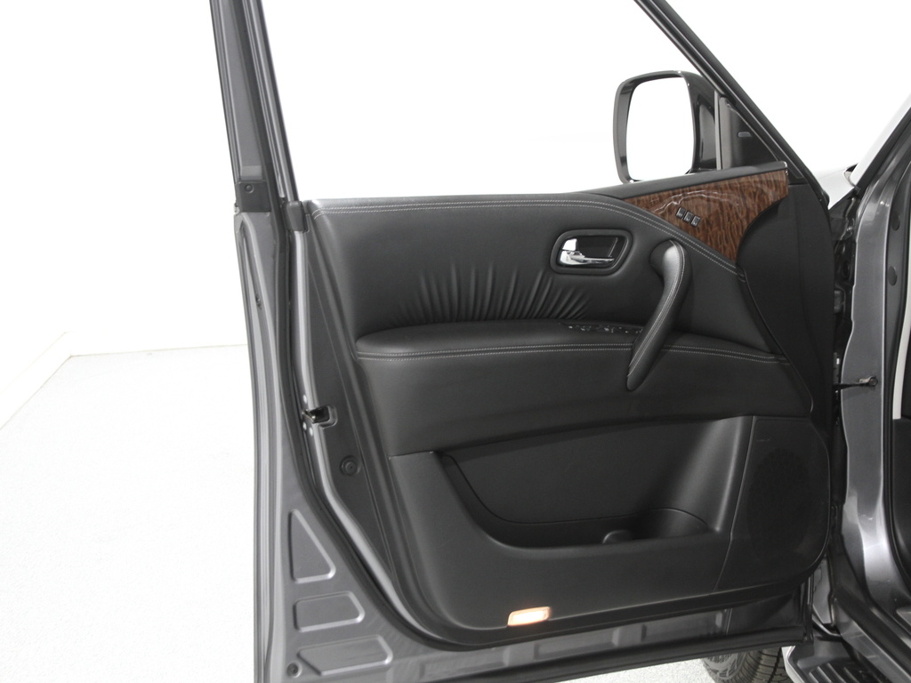2018 Nissan Armada SL photo 2