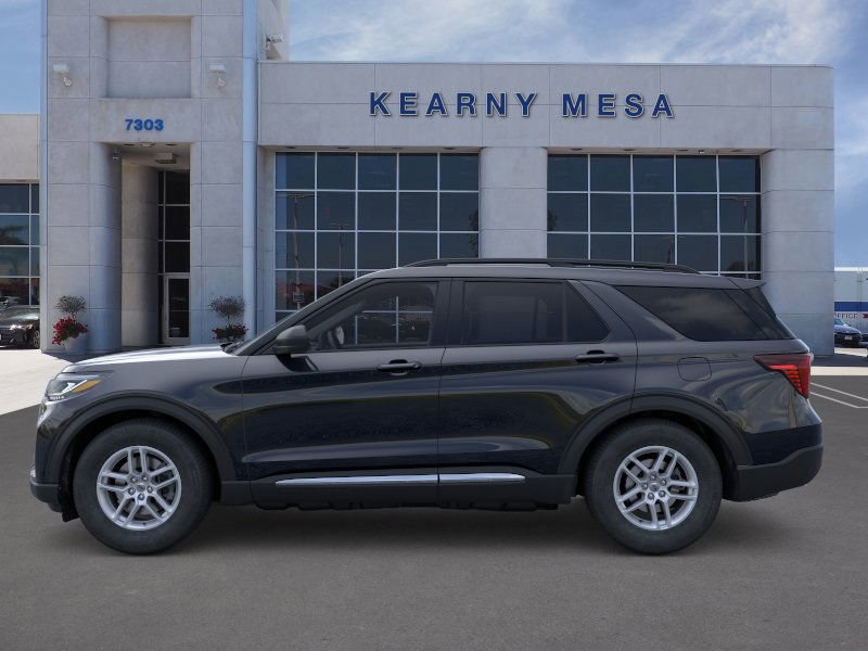 2025 Ford Explorer photo 2