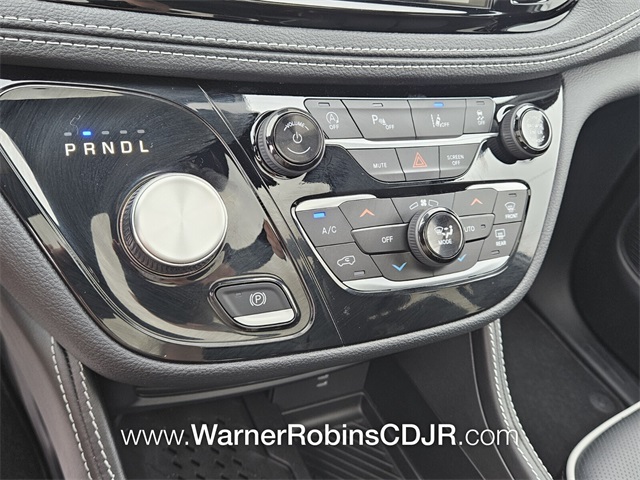 2026 Chrysler Pacifica Limited photo 20