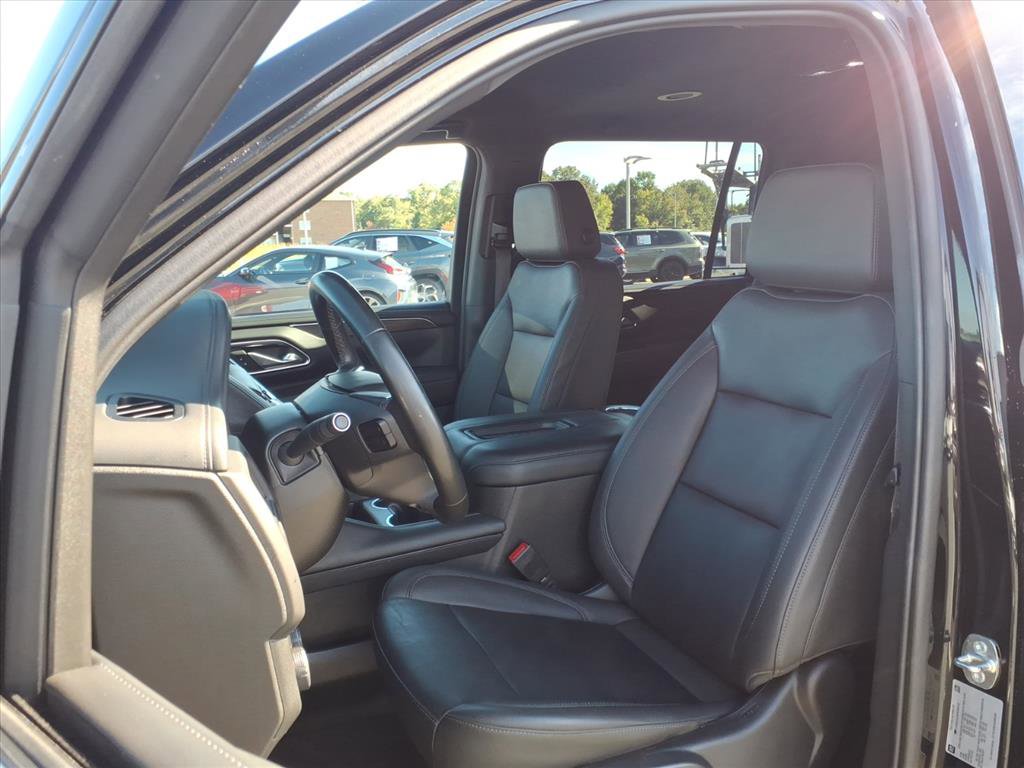 2023 Chevrolet Suburban LT photo 3