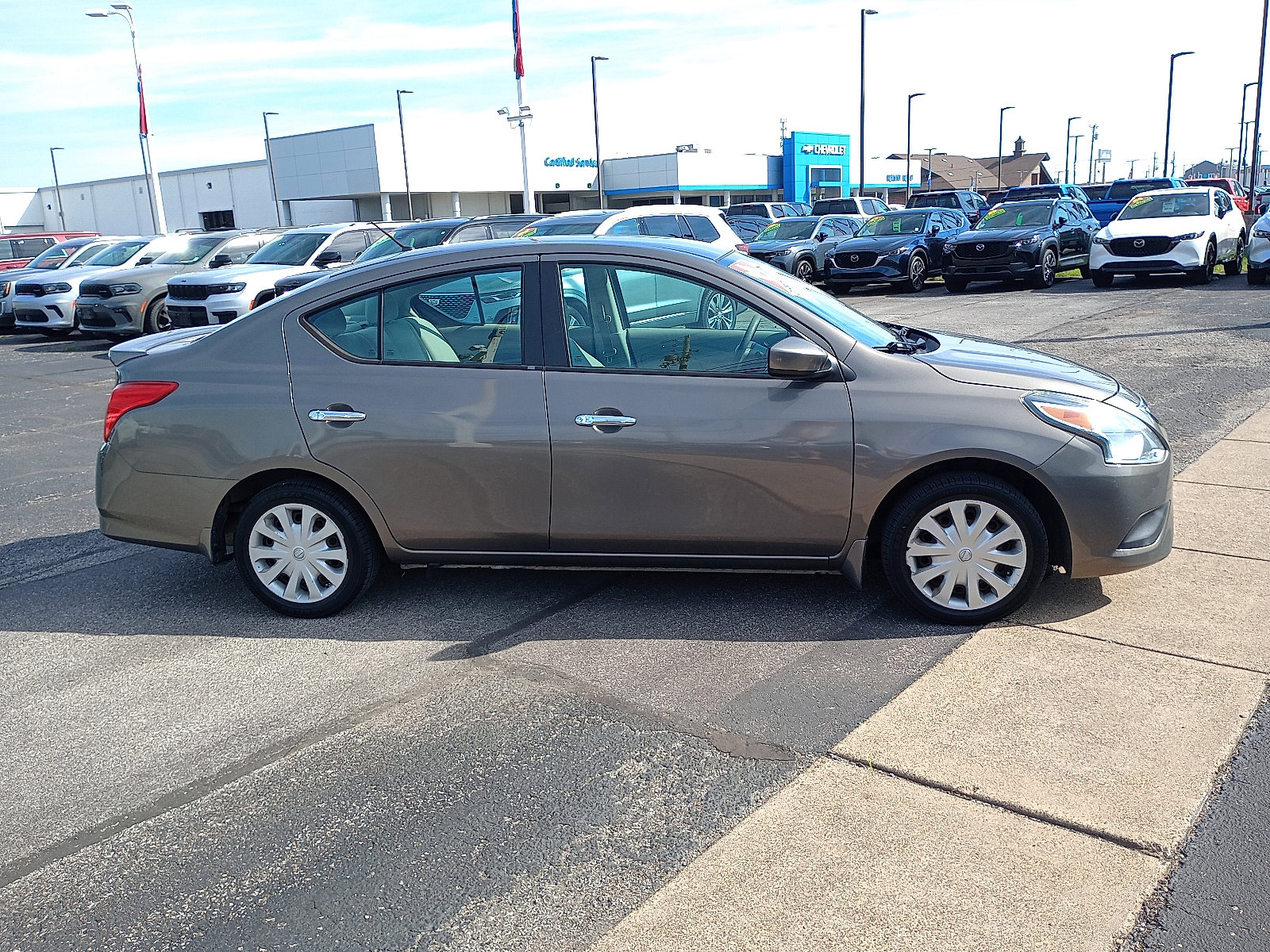 2015 Nissan Versa 1.6 SV photo 2