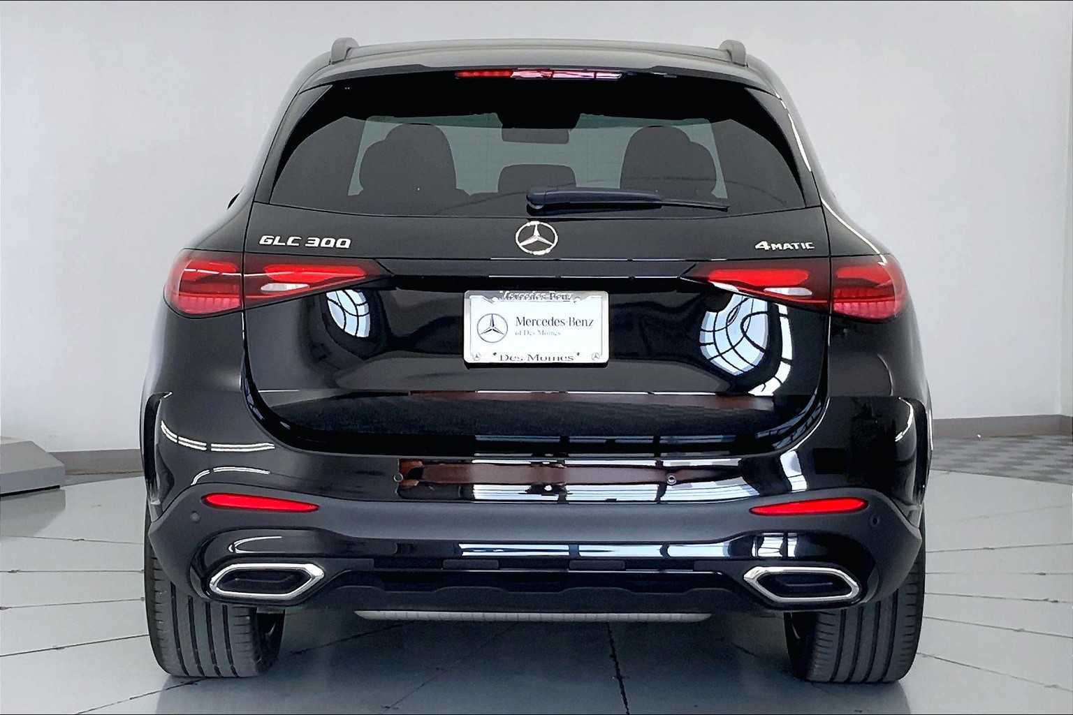 2026 Mercedes Benz GLC 300 4MATIC photo 3