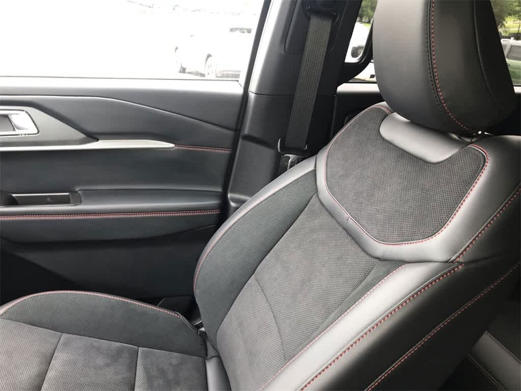 2025 Ford Explorer ST photo 24
