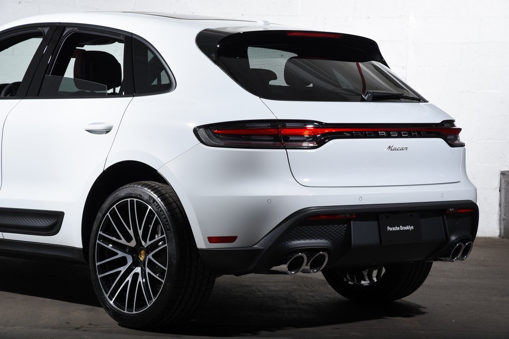 2026 Porsche Macan T photo 15