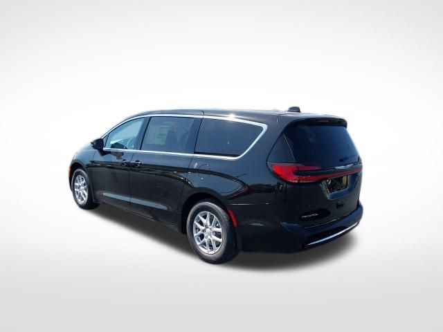 2026 Chrysler Pacifica photo 18