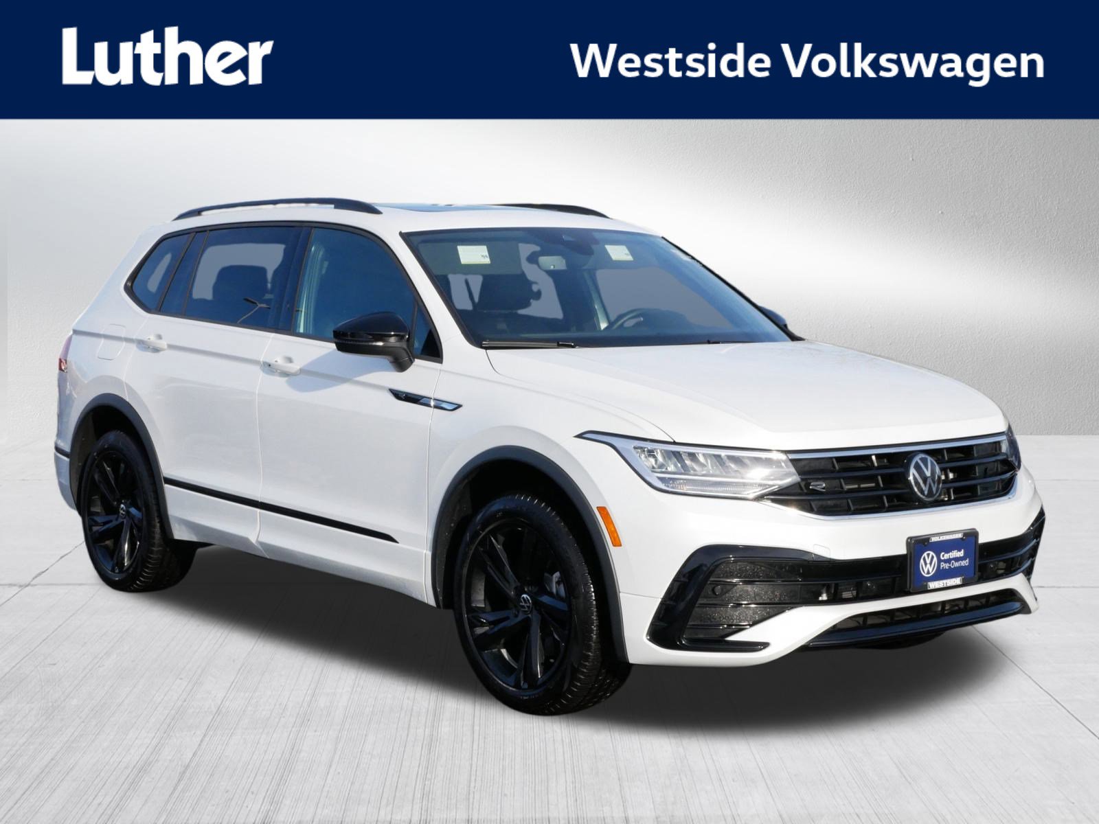 2024 Volkswagen Tiguan SE R-LINE BLACK's photo