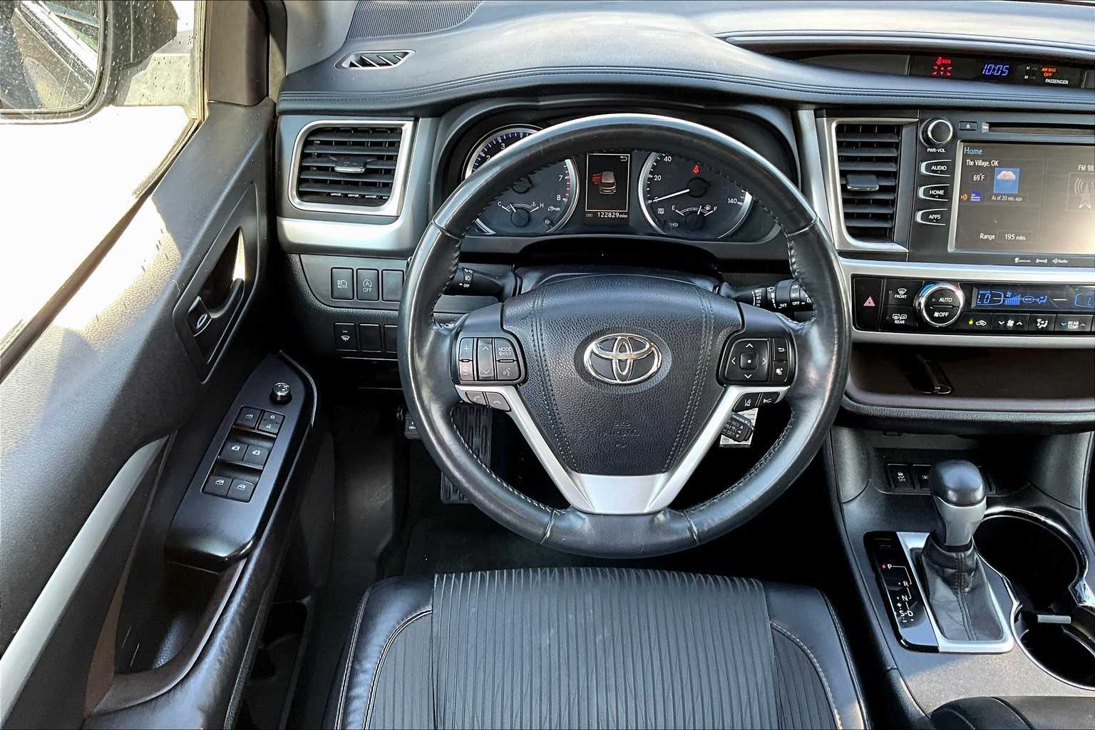 2017 Toyota Highlander LE Plus photo 5