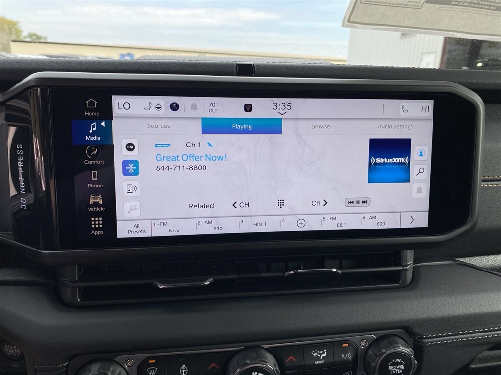 2024 Jeep Wrangler Sahara photo 19