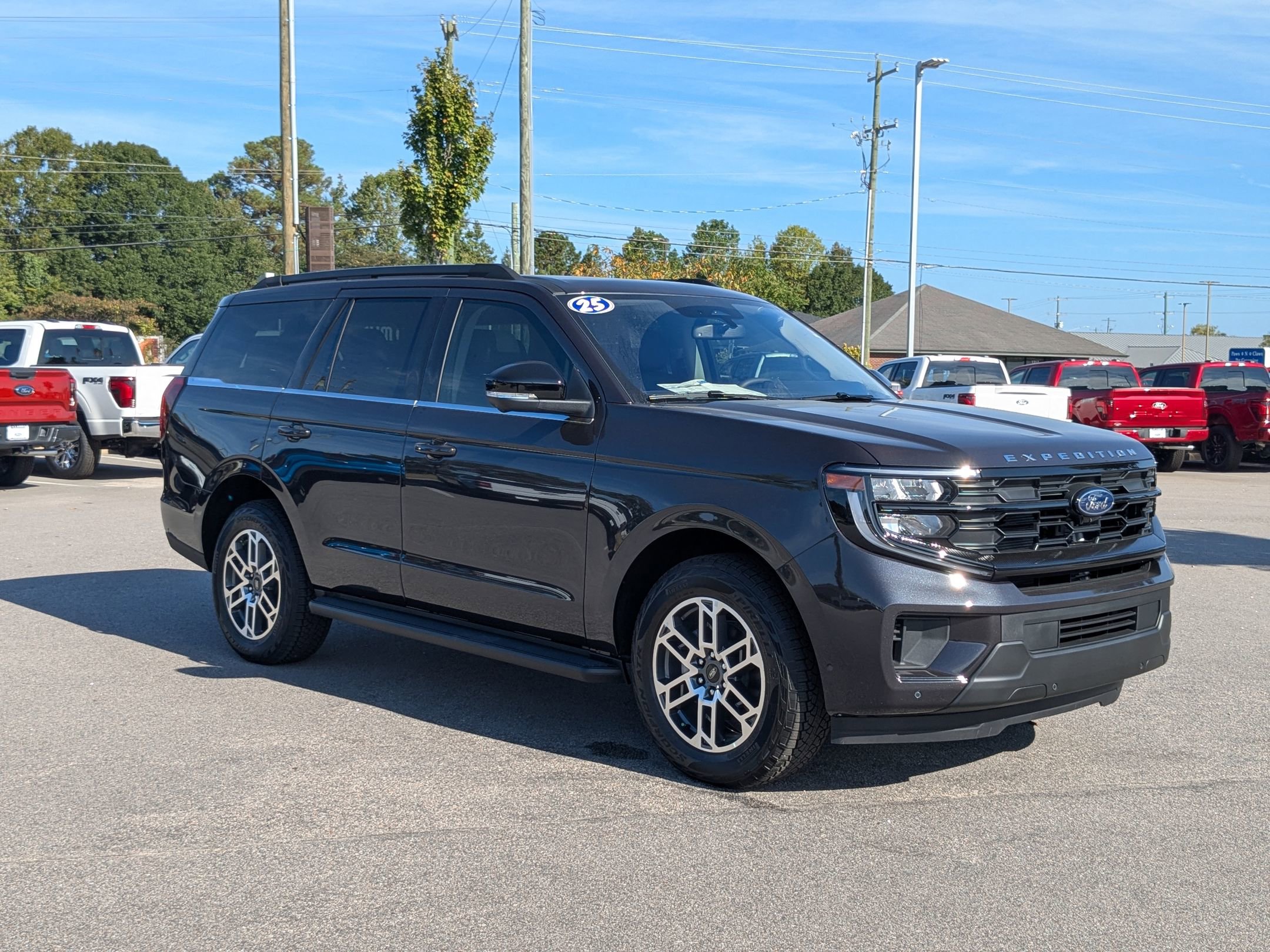 2025 Ford Expedition photo 3