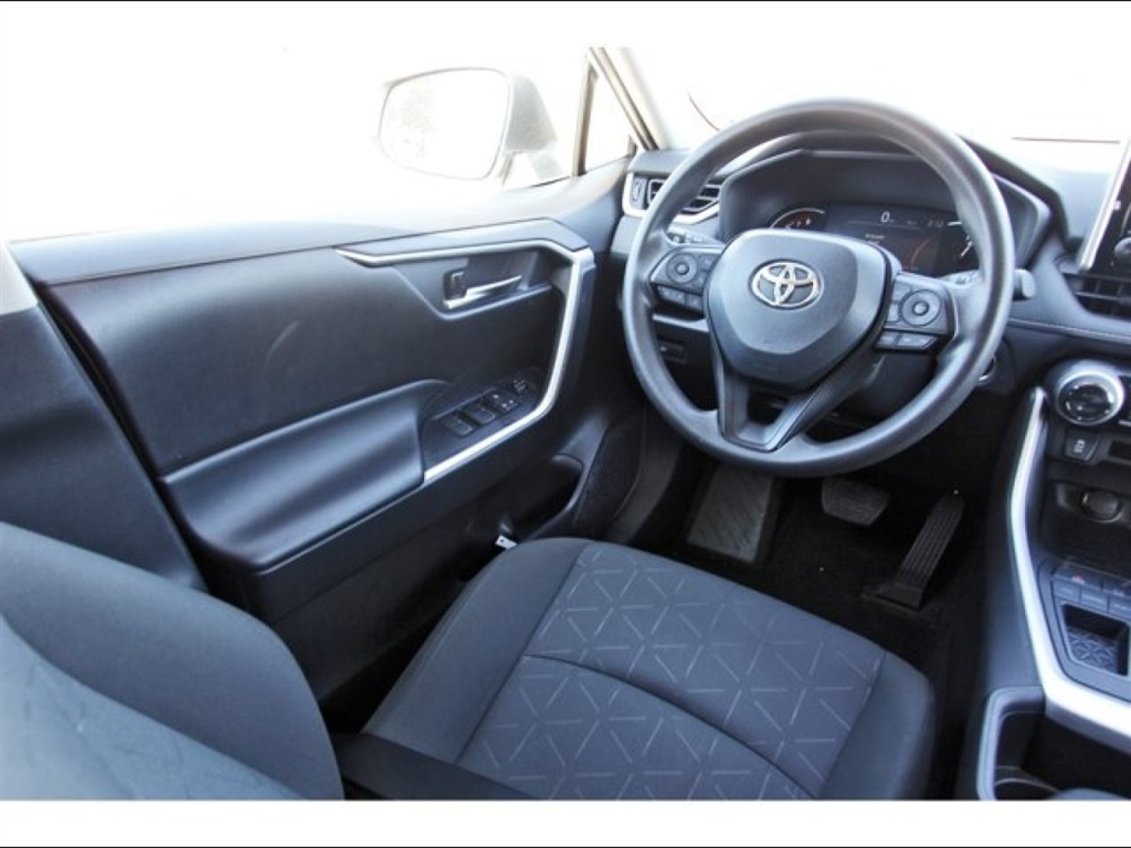 2024 Toyota RAV4 XLE White at Robbins Nissan