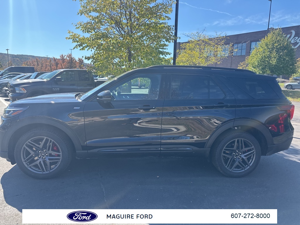 2025 Ford Explorer ST-Line photo 7