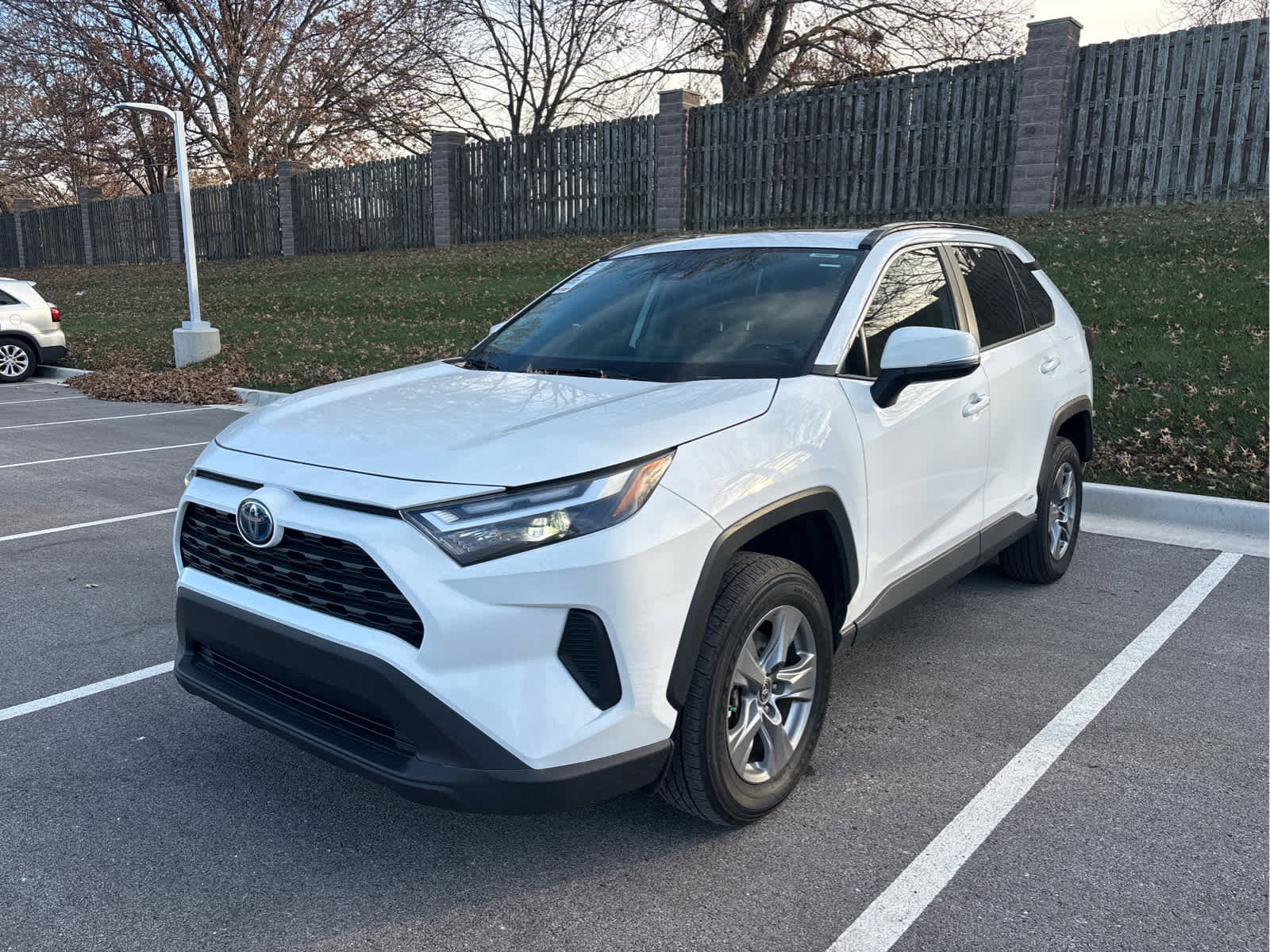 Used 2022 Toyota RAV4 XLE with VIN 4T3RWRFV8NU058924 for sale in Kansas City