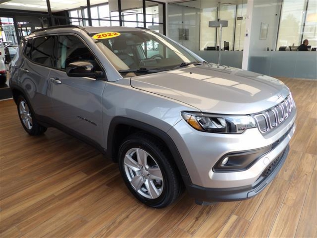 2022 Jeep Compass Latitude photo 2