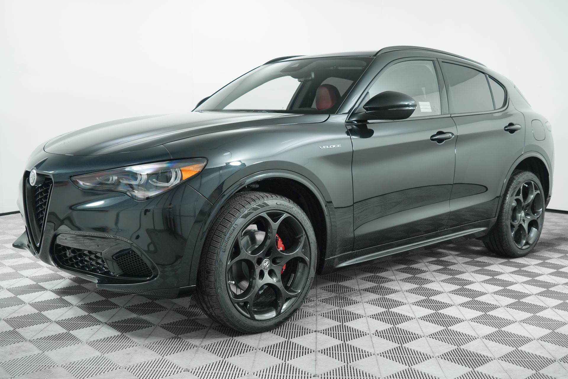 2025 Alfa Romeo Stelvio photo 3