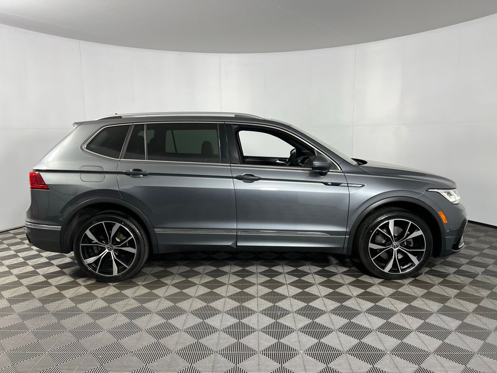 2022 Volkswagen Tiguan SEL Premium R-Line photo 3