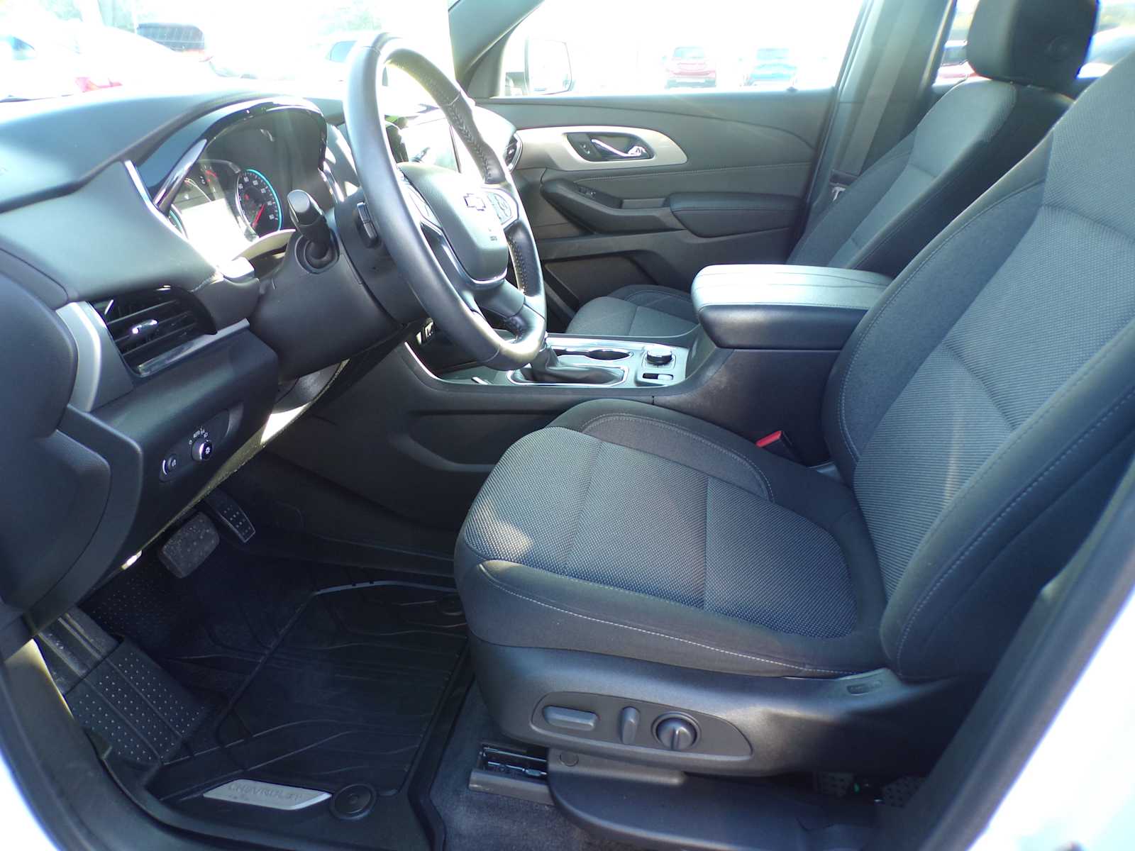 2022 Chevrolet Traverse Cloth photo 9