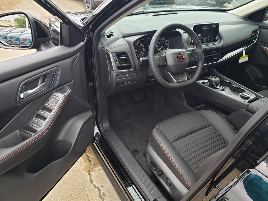 2026 Nissan Rogue SV photo 3