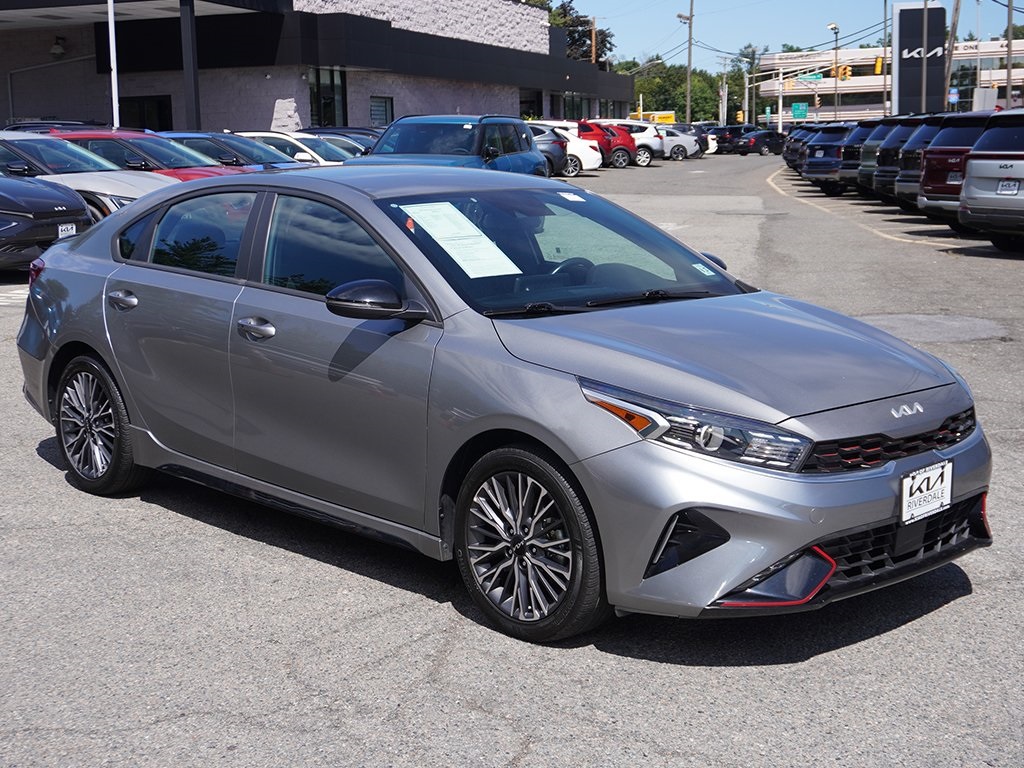 2023 Kia Forte GT-Line photo 2